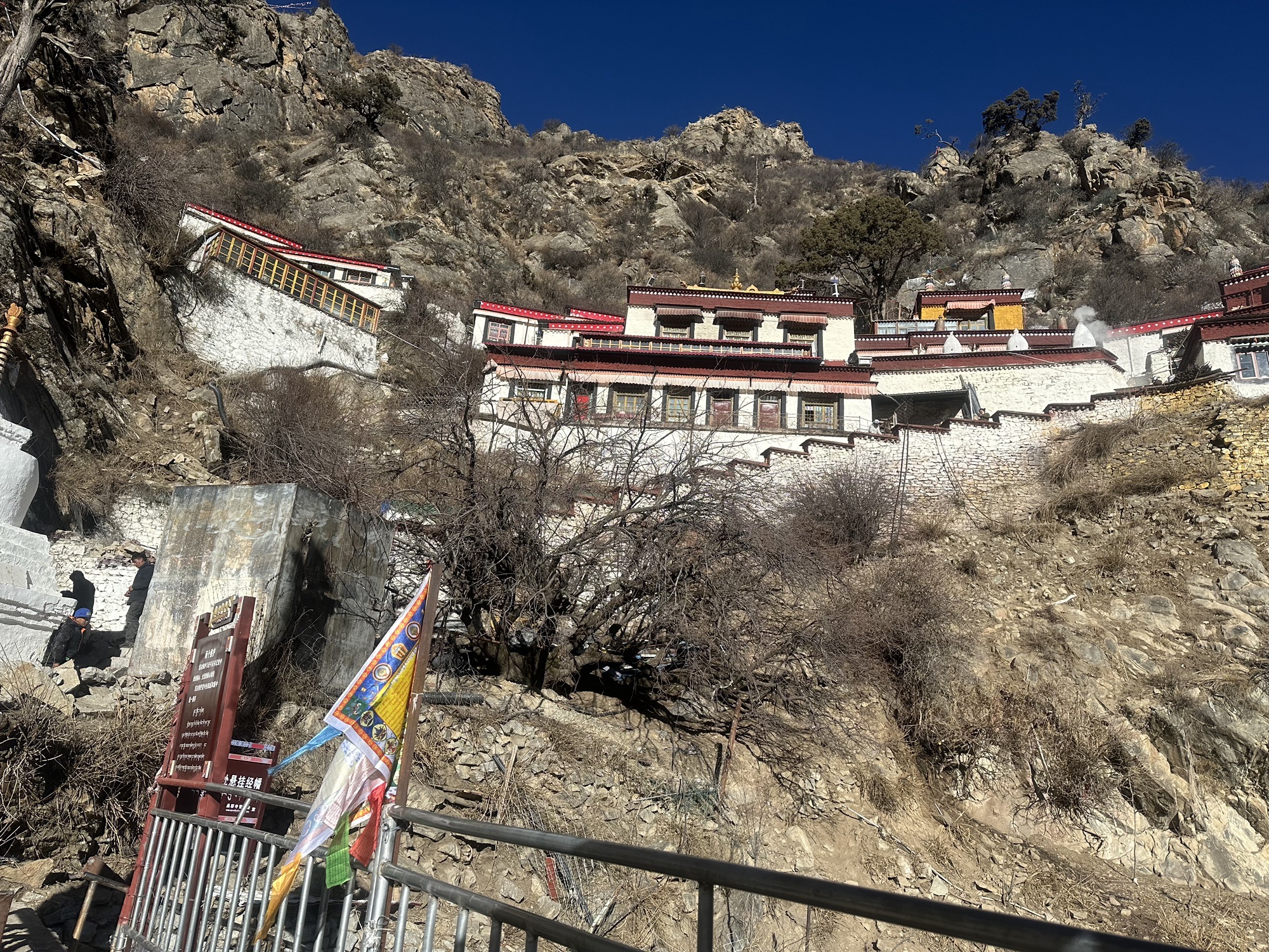 聂玛隆寺实景照片