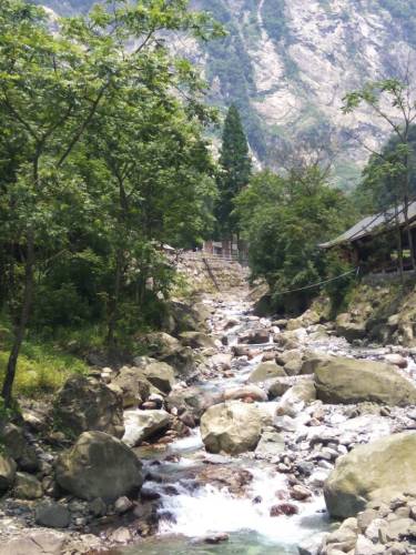 卧龙谷瀑布旅行图片 1