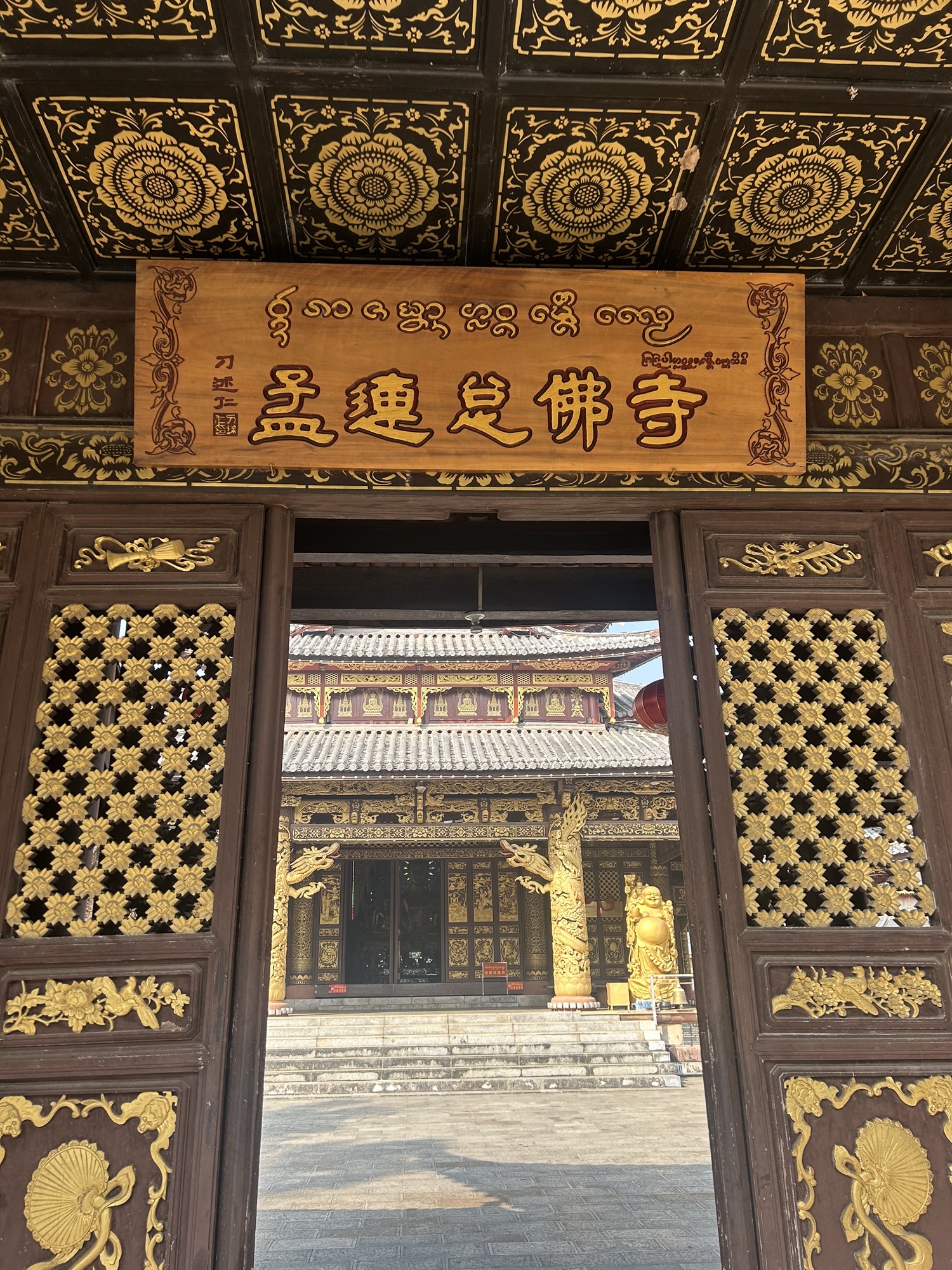 孟连总佛寺实景照片