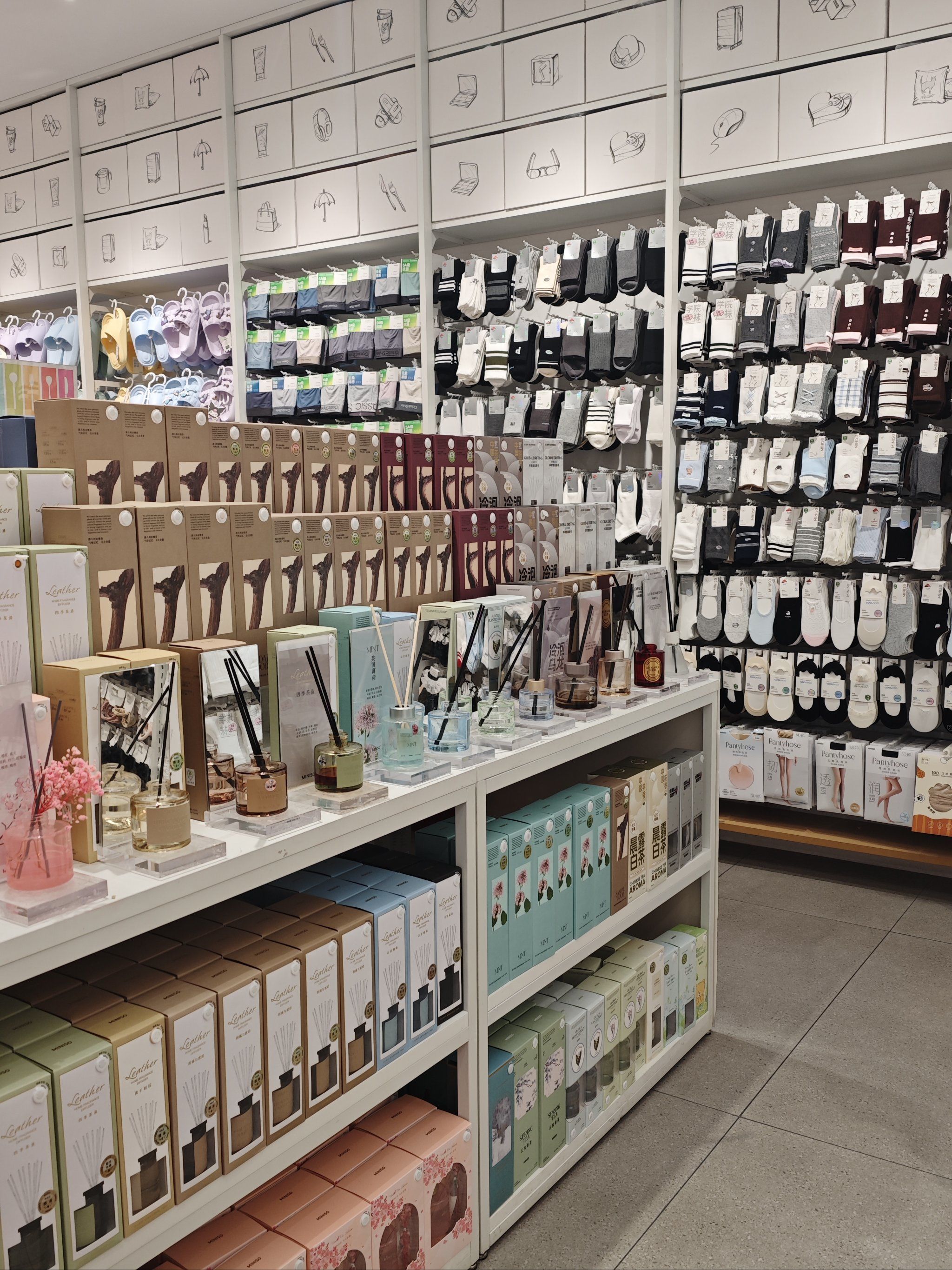 名创优品(夏日广场店)