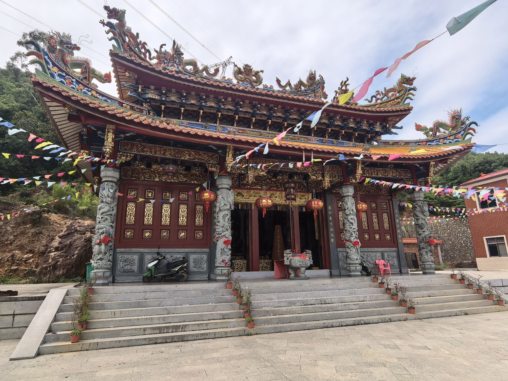 西月岩实景照片