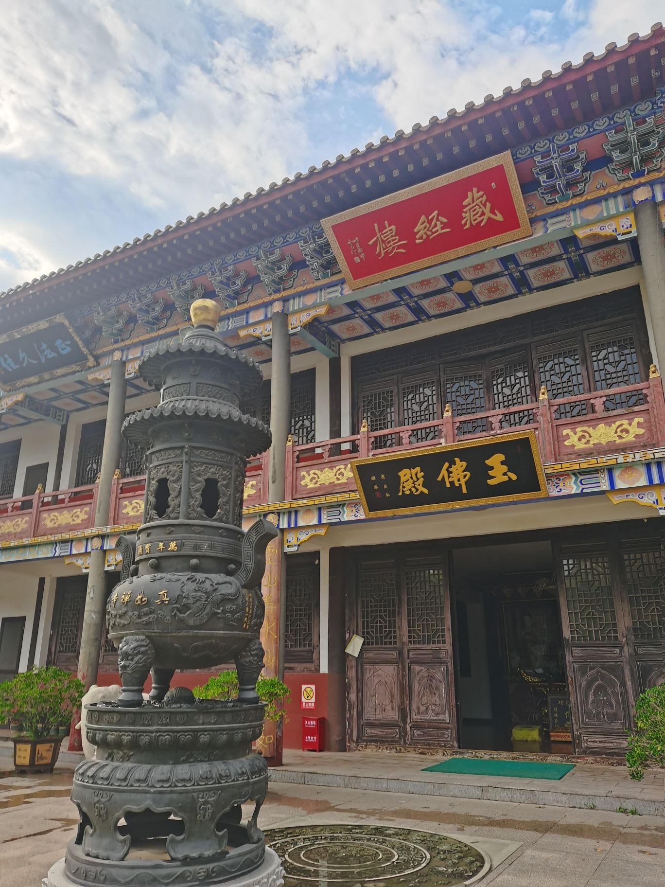 中国法门寺下院真如禅寺-玉佛殿实景照片