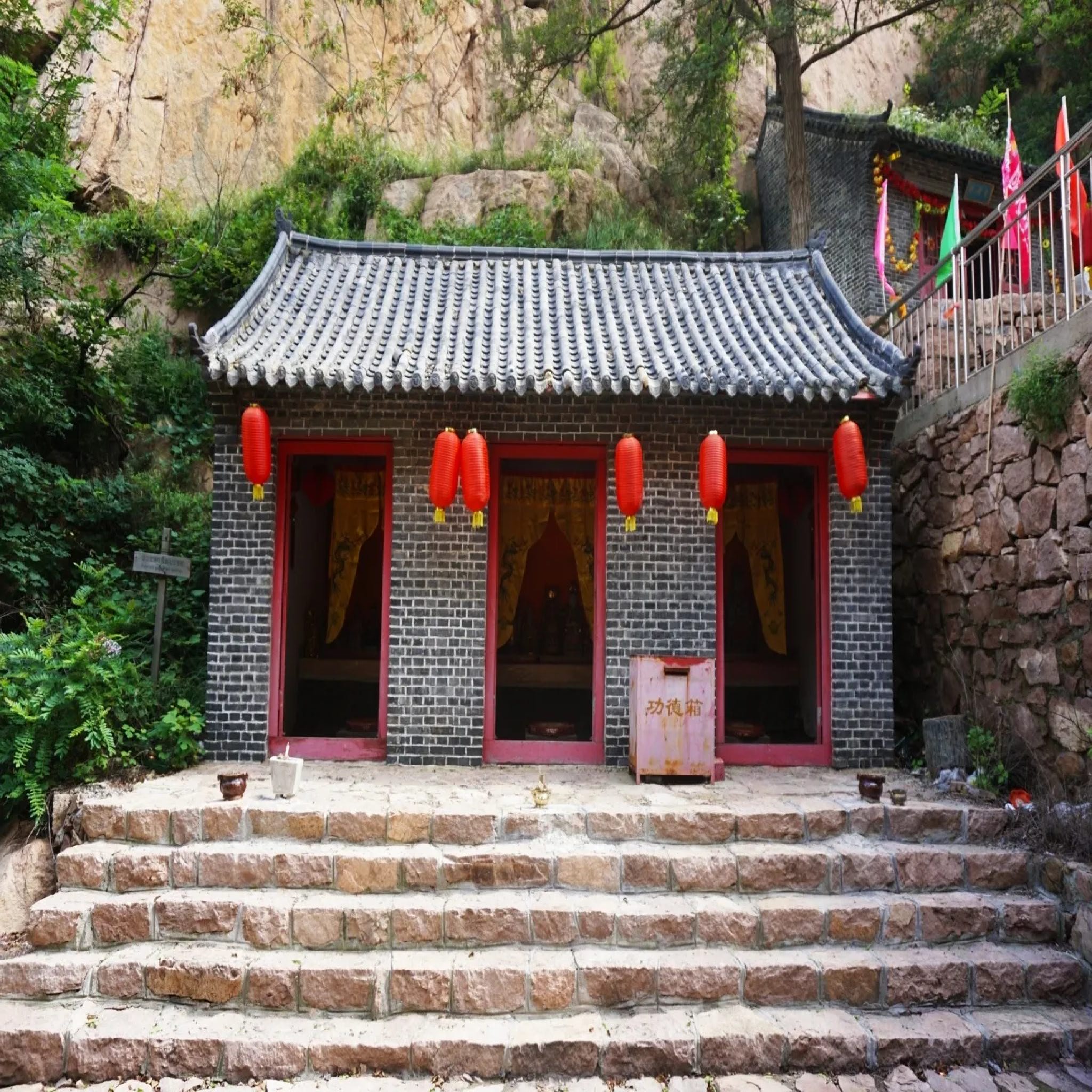 老母庙实景照片