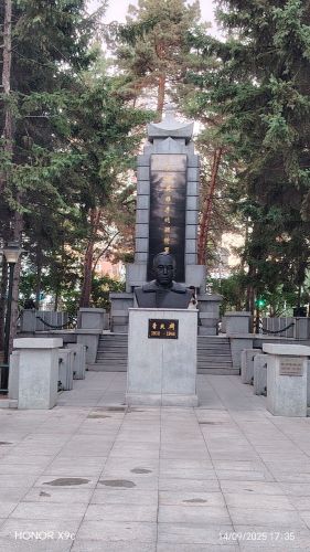 兆麟公园-李兆麟将军墓
