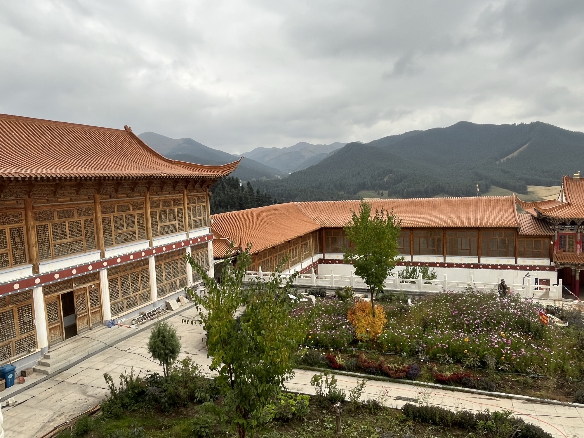朵什寺实景照片