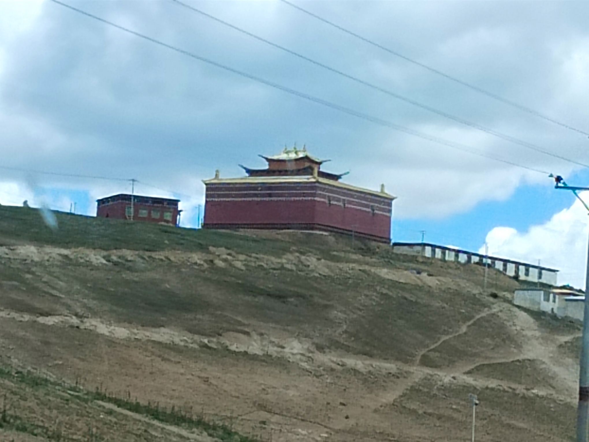查瓦卓玛拉康寺实景照片