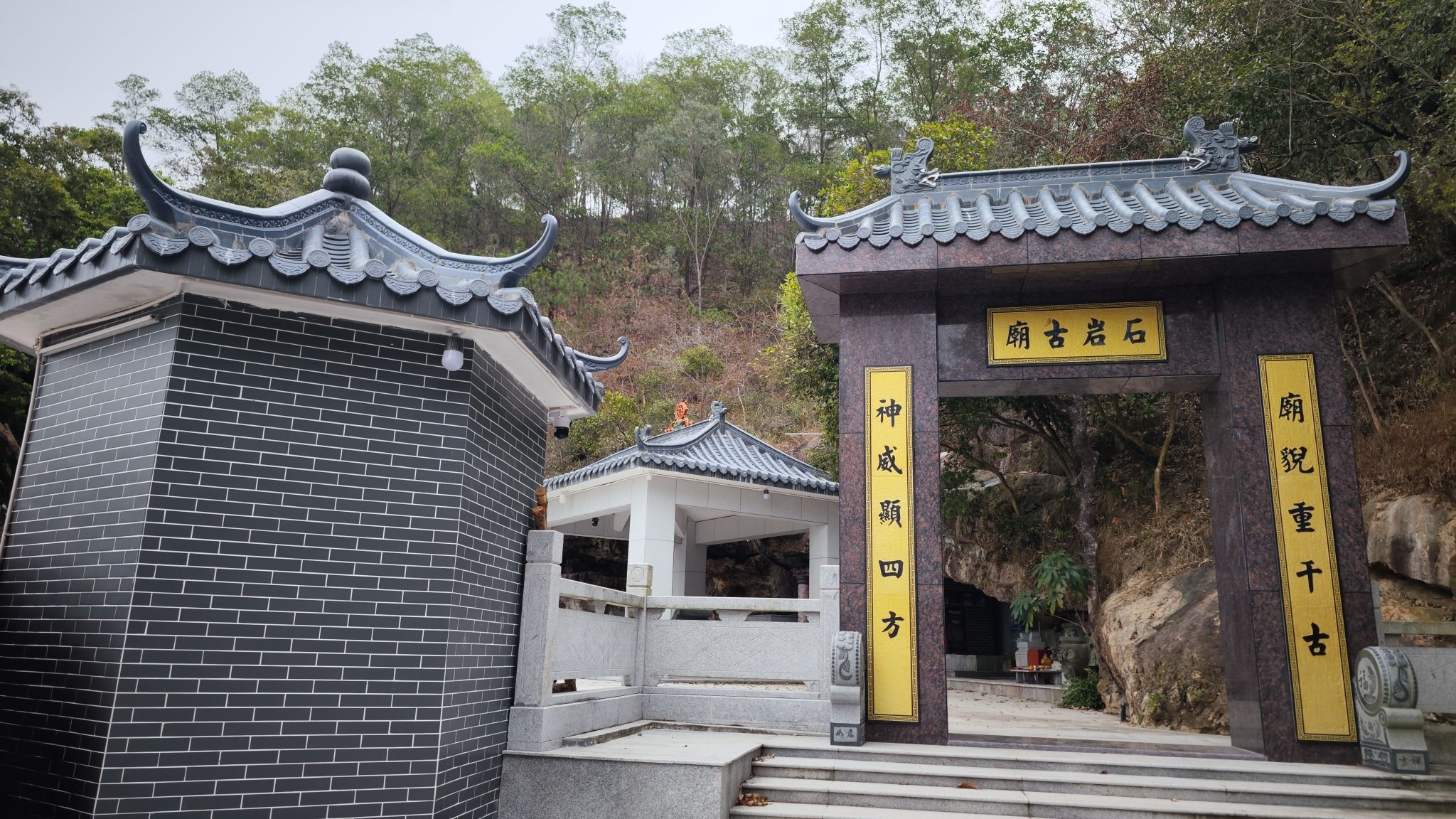 石岩古庙实景照片