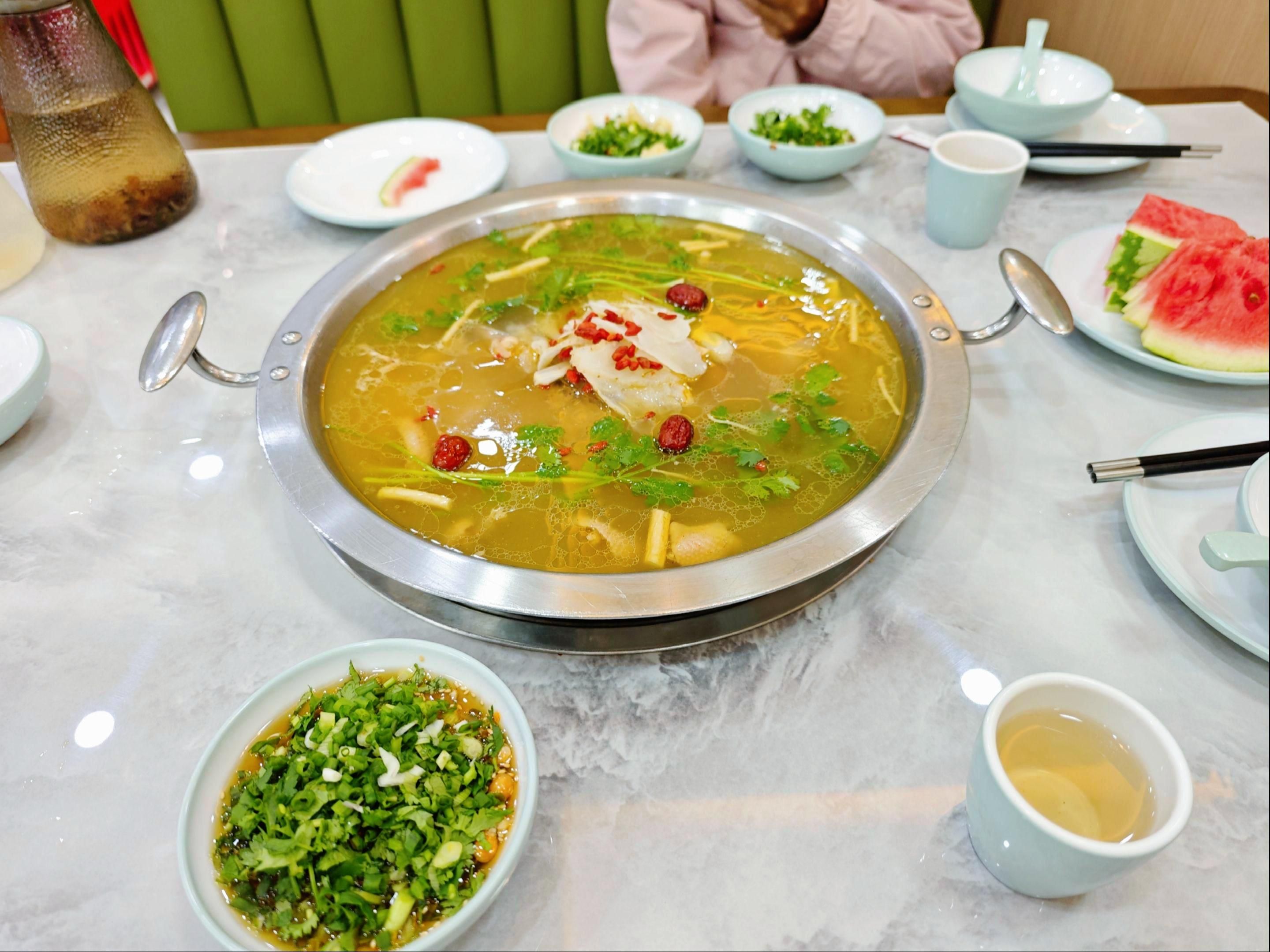 云南天麻火腿鸡养生汤锅