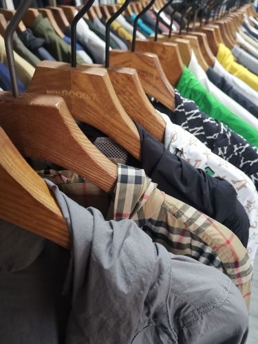 香罗布衣服装店