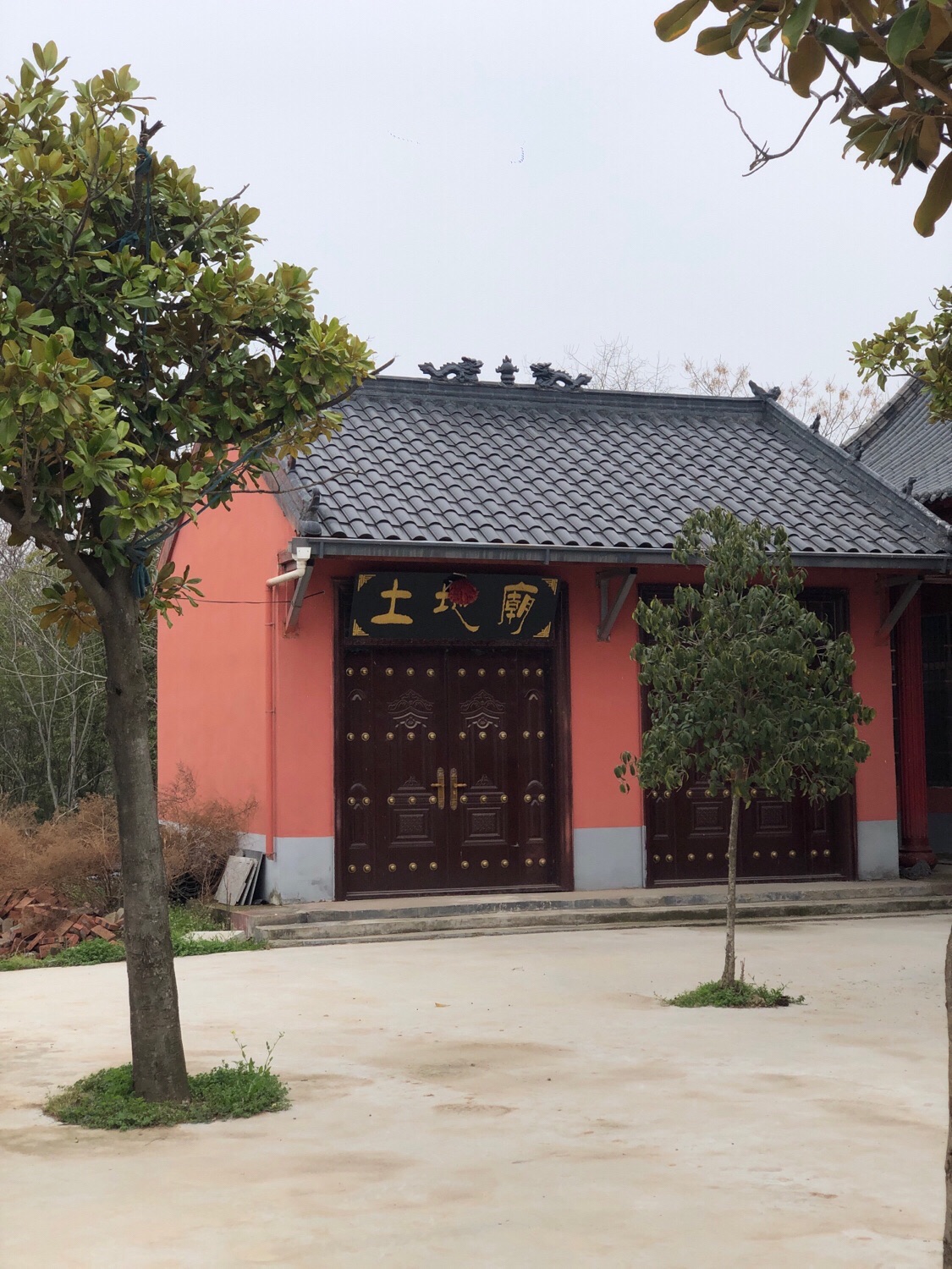 屈湾村土地庙实景照片