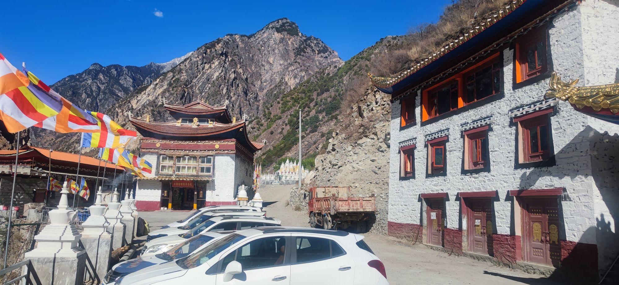 普章昂泽寺实景照片