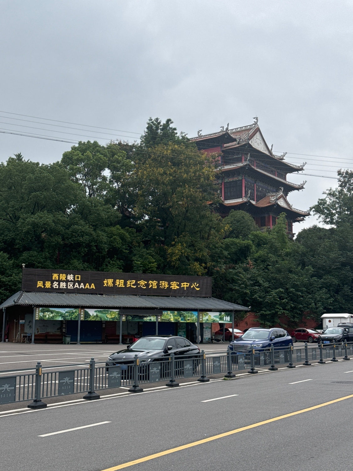 西陵峡大峡谷景区-西陵山庙实景照片