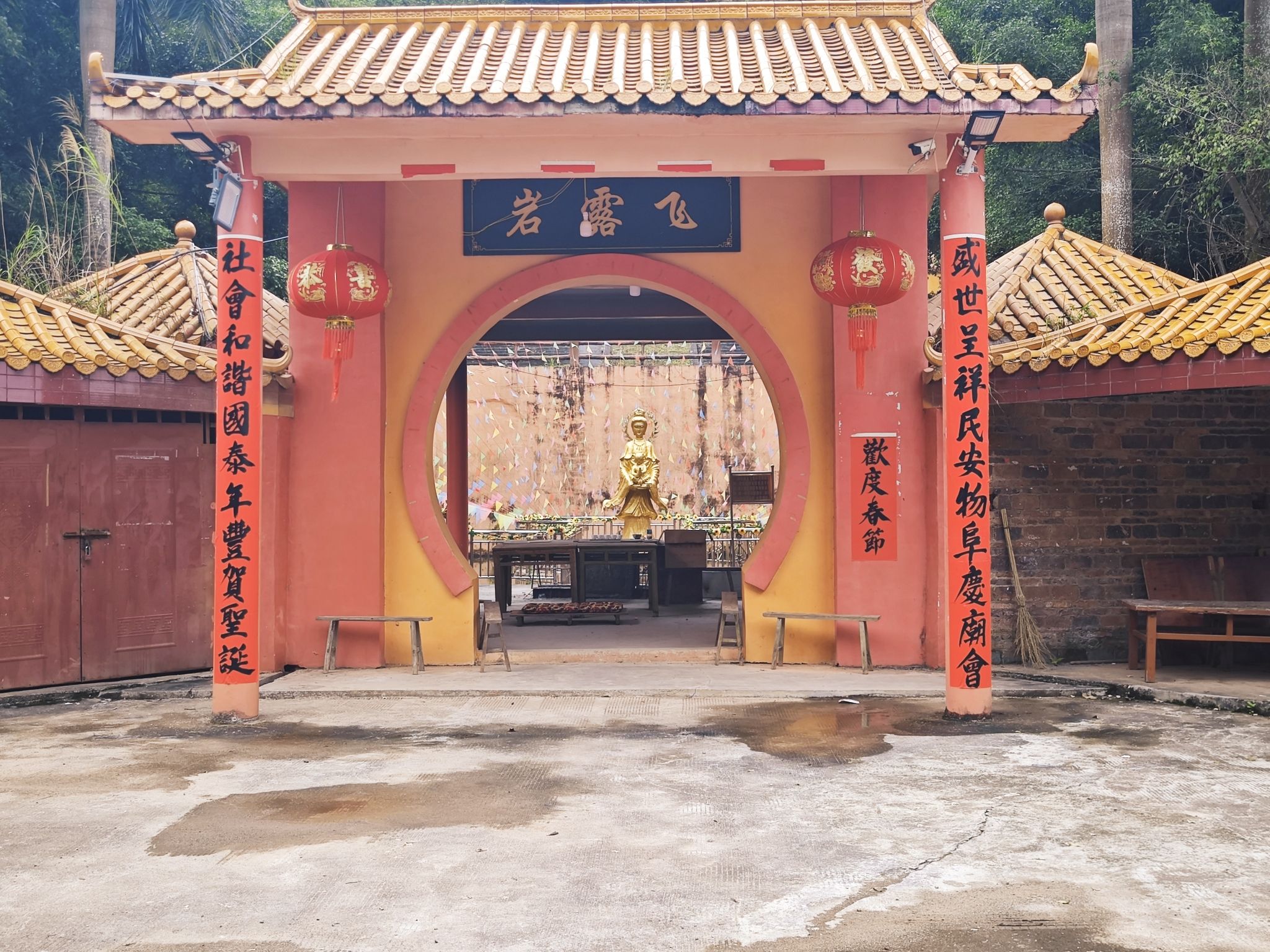 玉林市福绵区飞露岩风景区实景照片