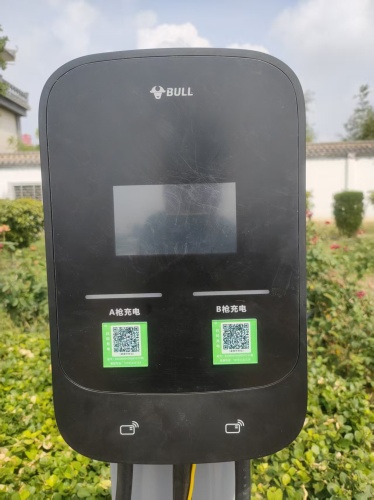 卫莱电汽车充电站(公牛充电桩李春林谦德学校站)