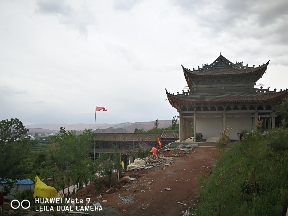 临夏凤凰山宝觉南寺实景照片