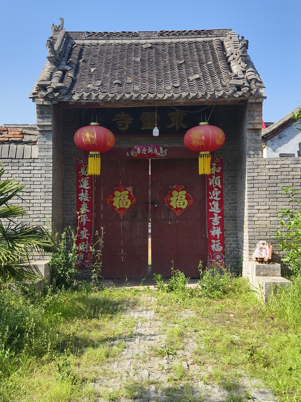 东灵寺实景照片
