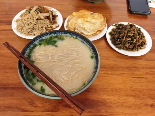 王二正宗鱼汤面馆