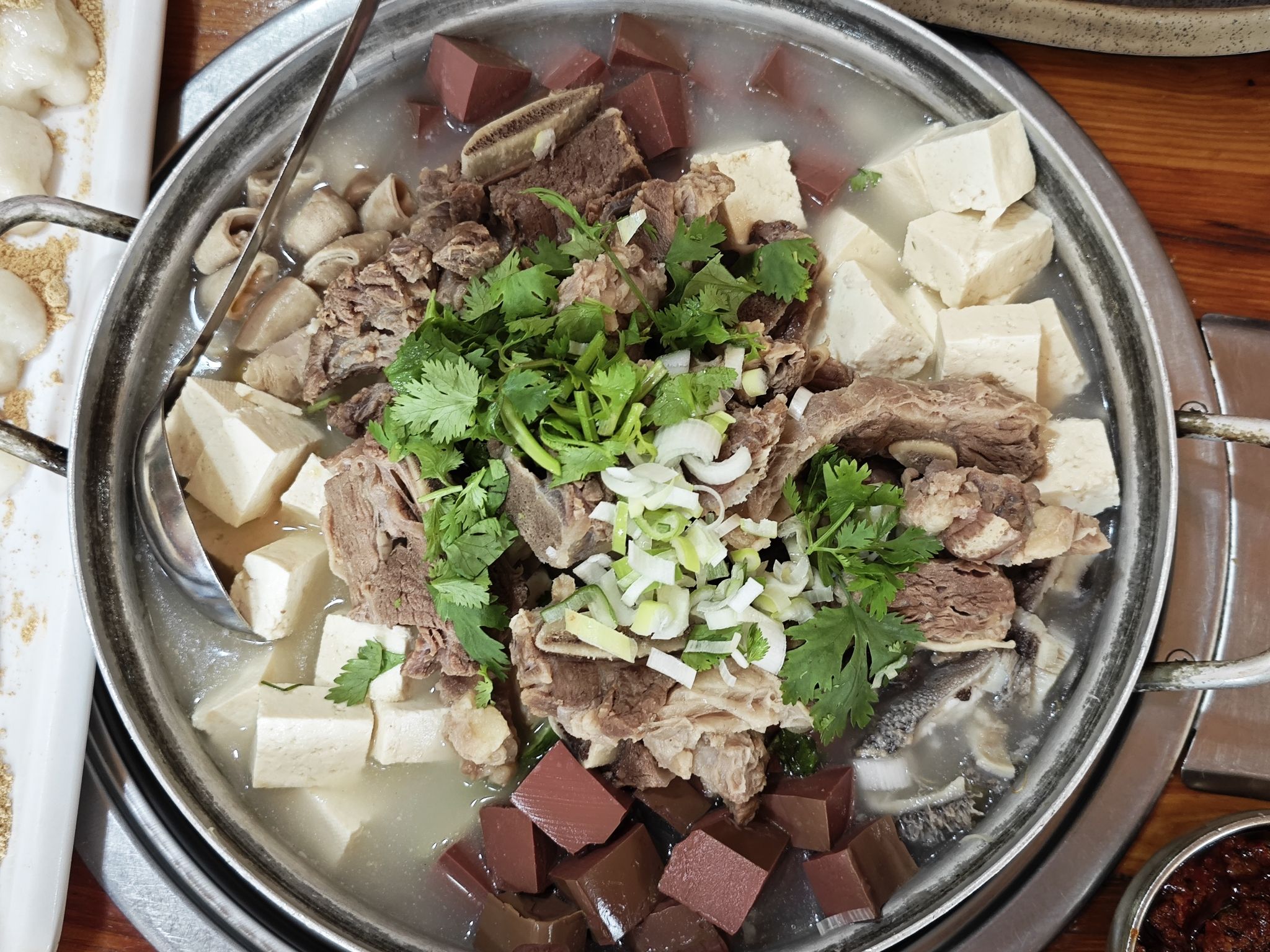 小黄牛朝鲜族特色汤饭馆