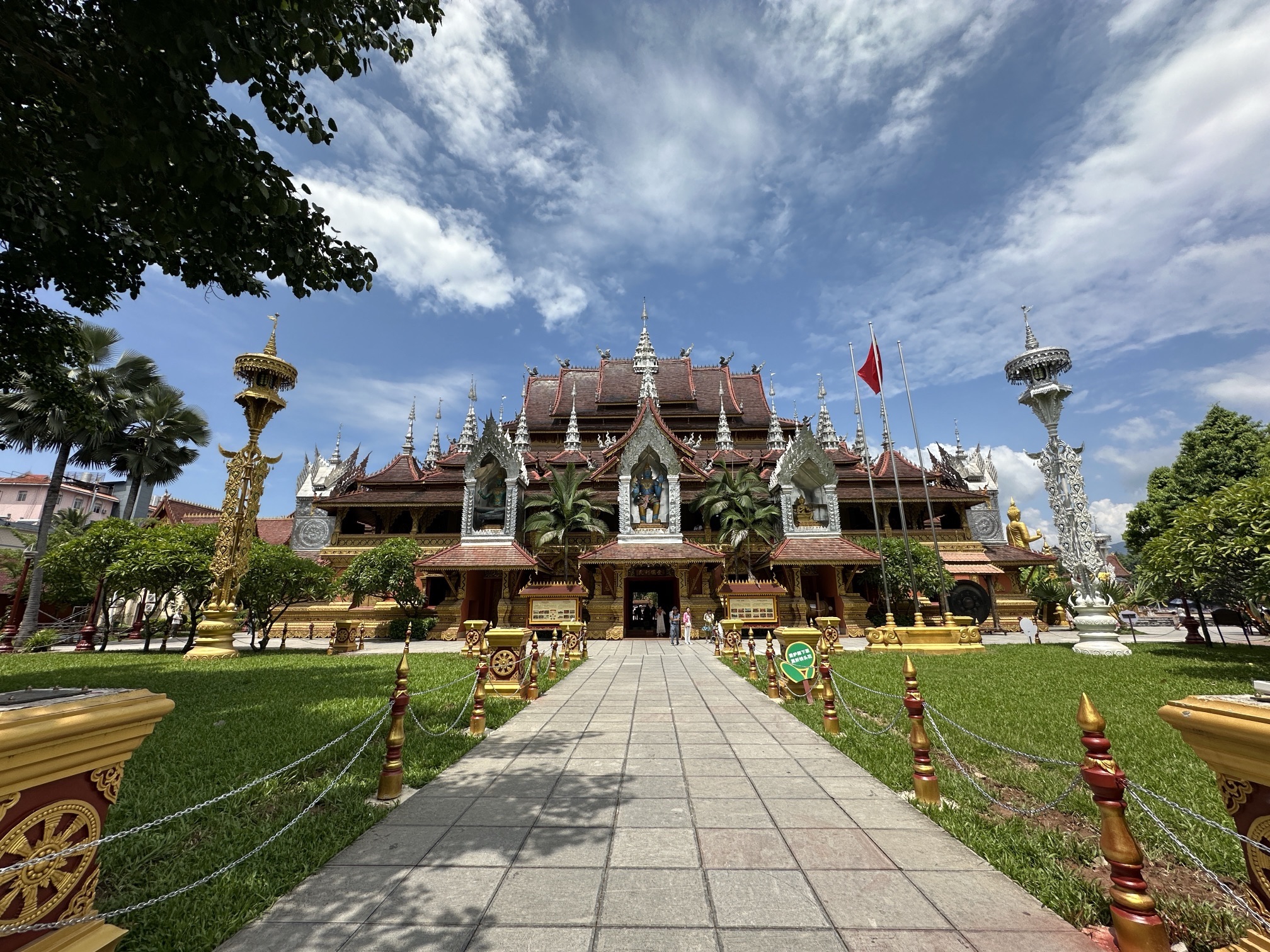 西双版纳总佛寺实景照片