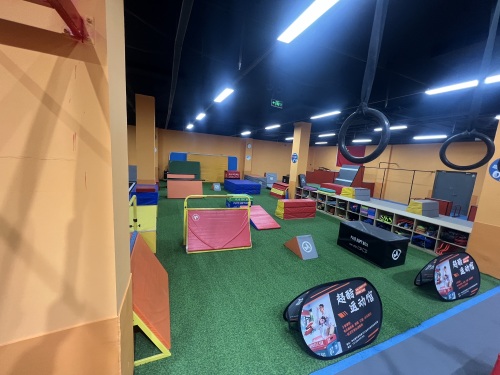 超酷运动馆中山公园店