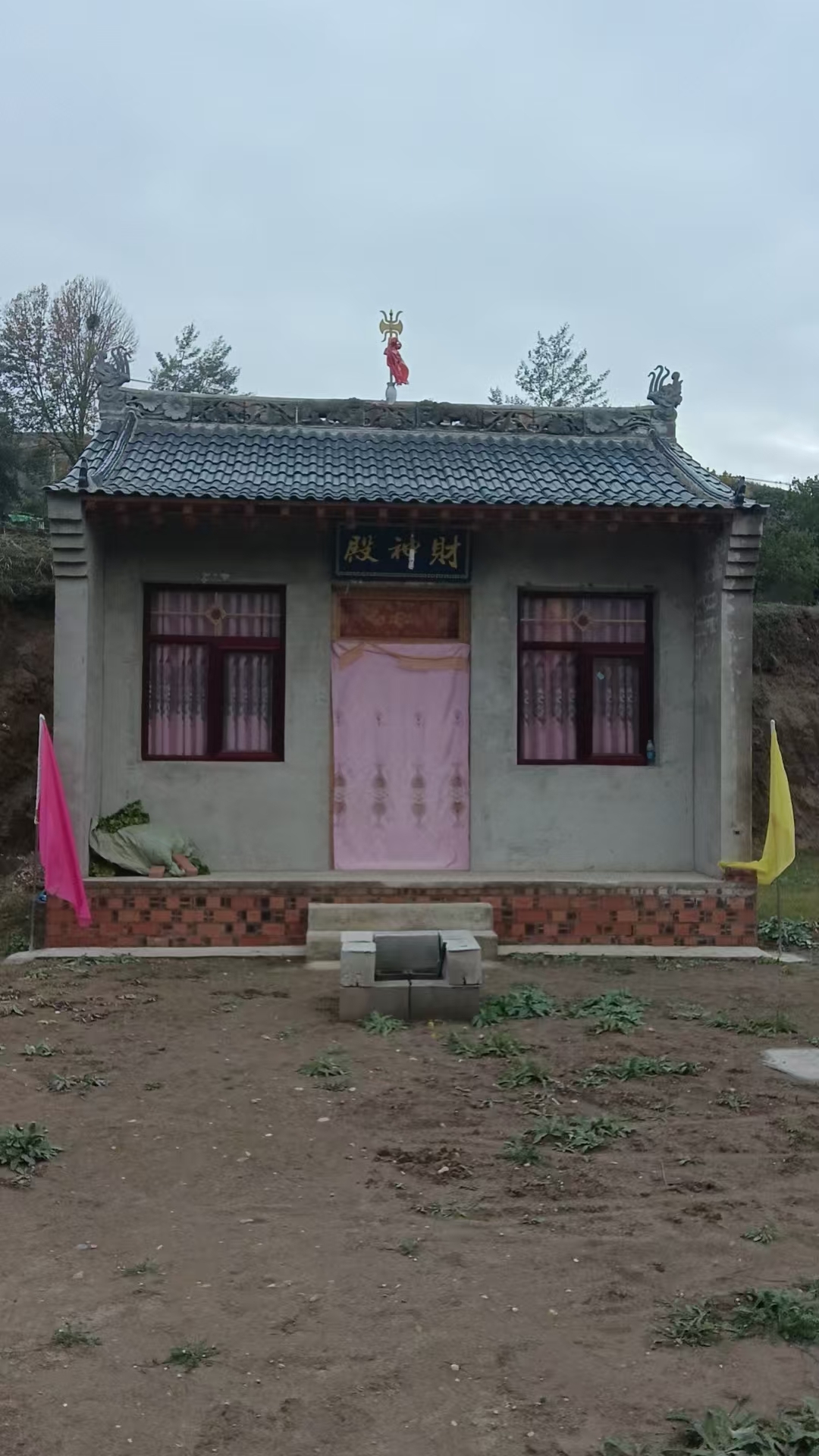 蟠龙仙山财神殿实景照片
