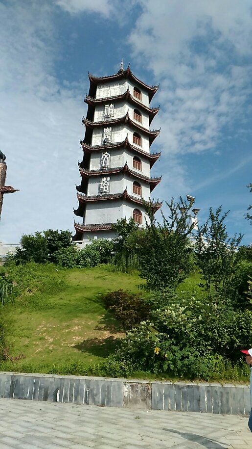 雄峰古寺实景照片