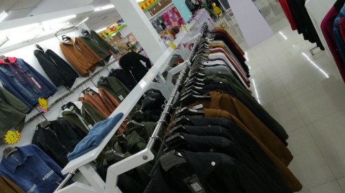 鑫润购物中心(万宁路店)