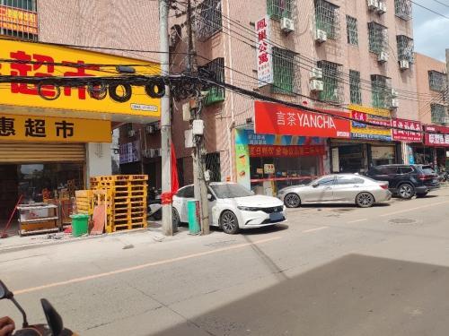 零食舱省钱超市(海口市高坡第二分店)