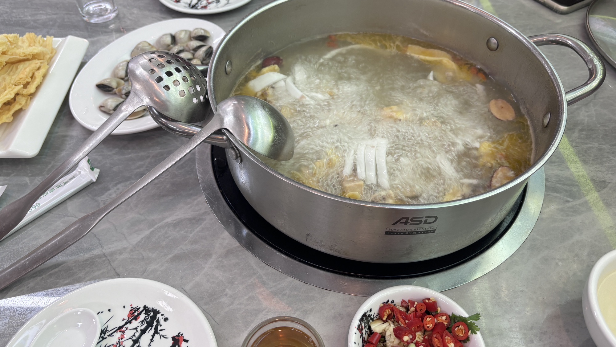 百味药膳土鸡火锅店(暂停营业)