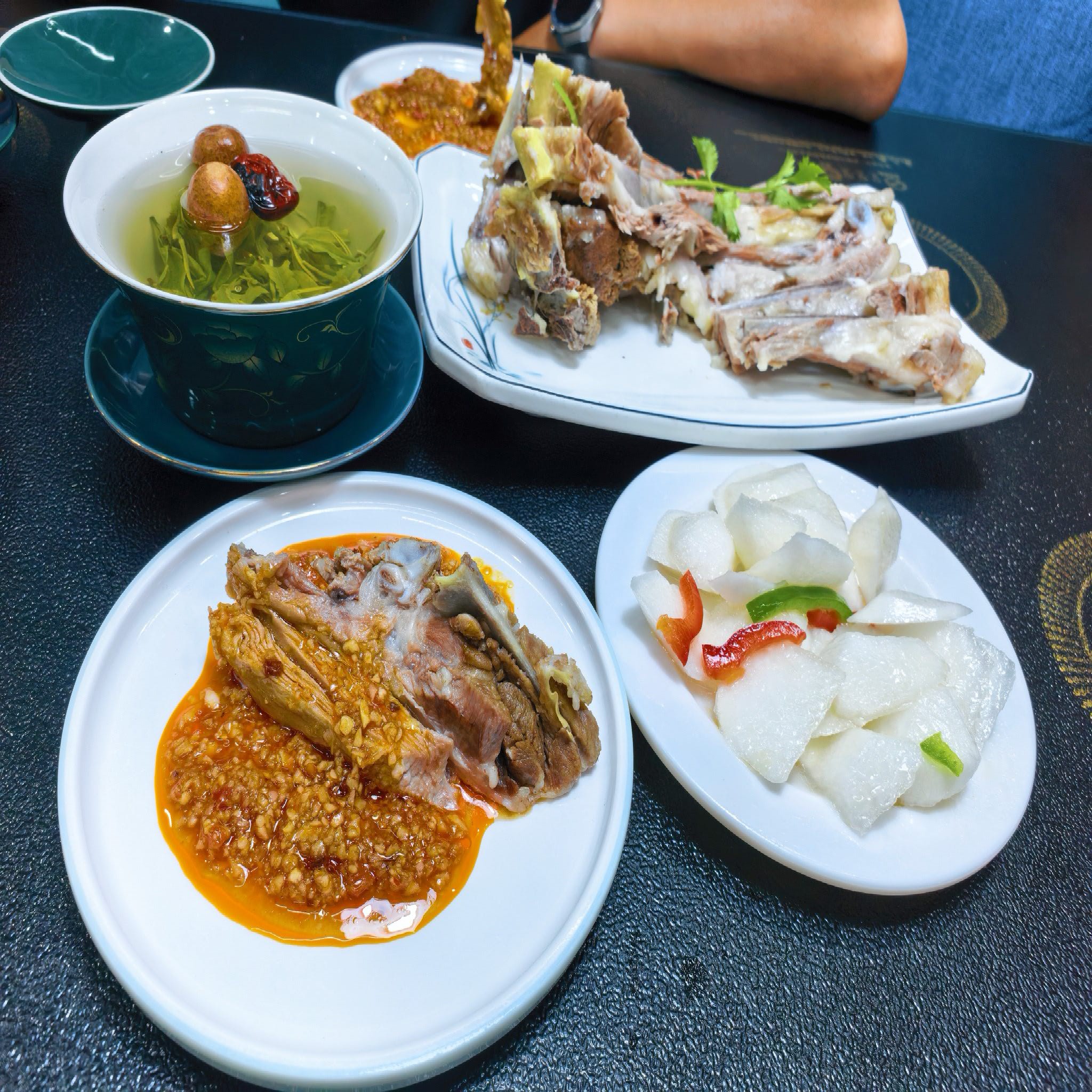 伊宁东乡手抓餐厅
