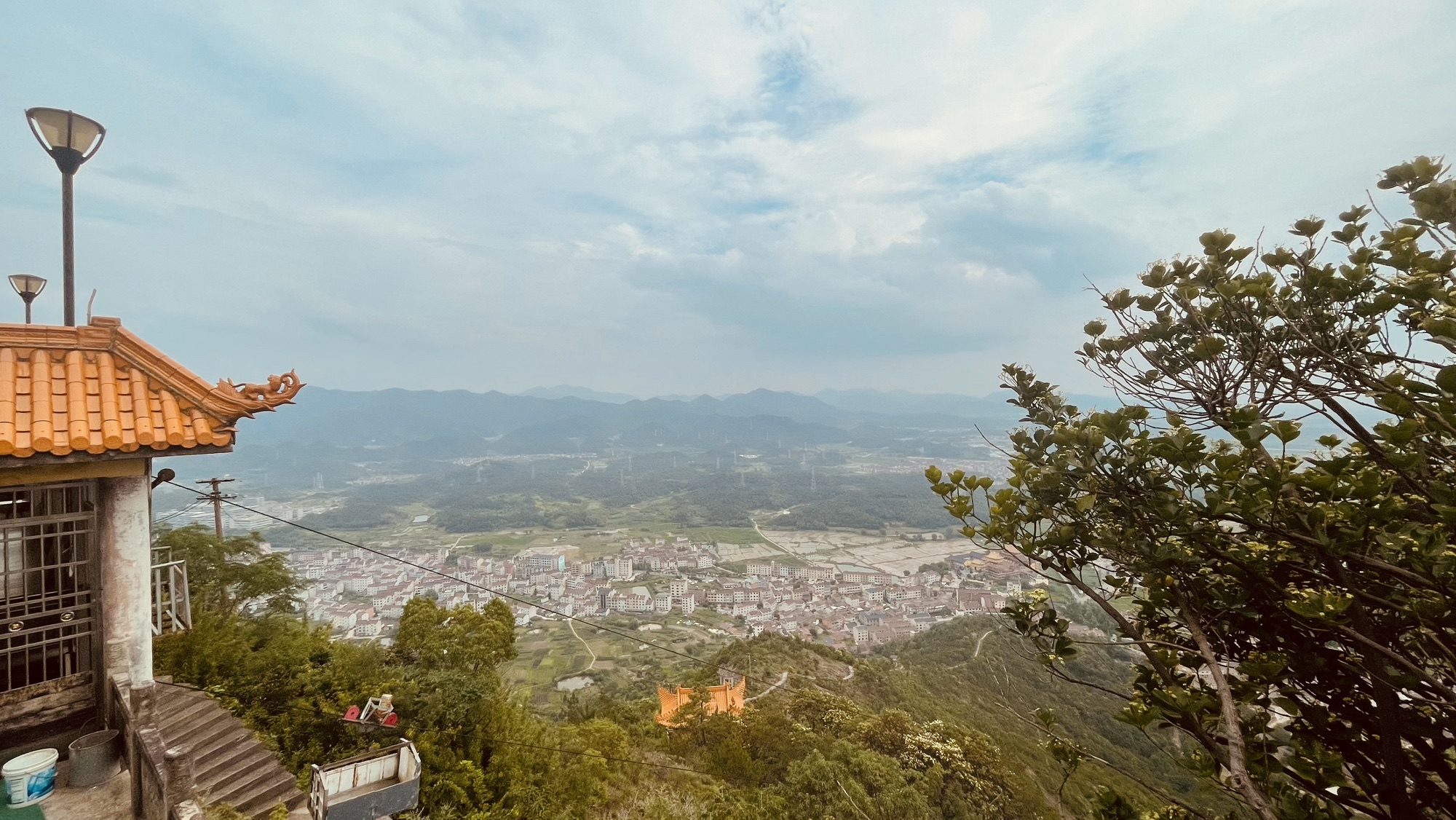 九峰圣境圆通宝殿实景照片