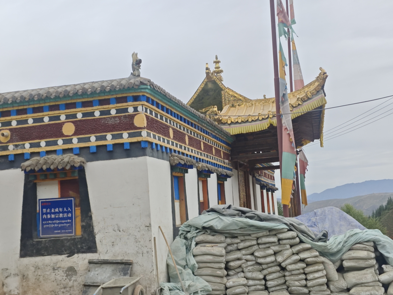 隆务贡寺实景照片