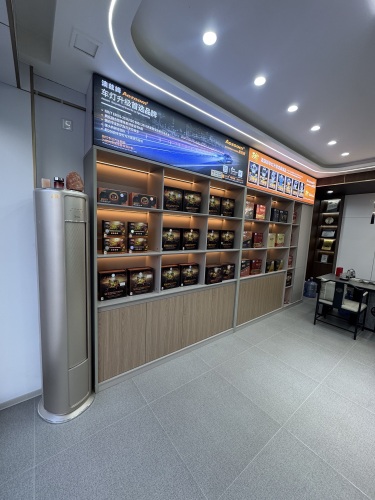 侯涛车灯澳兹姆旗舰店(定州总店)