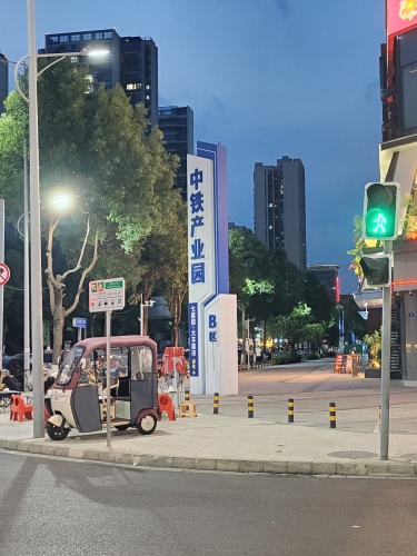 中铁轨道交通高科技产业园实景图