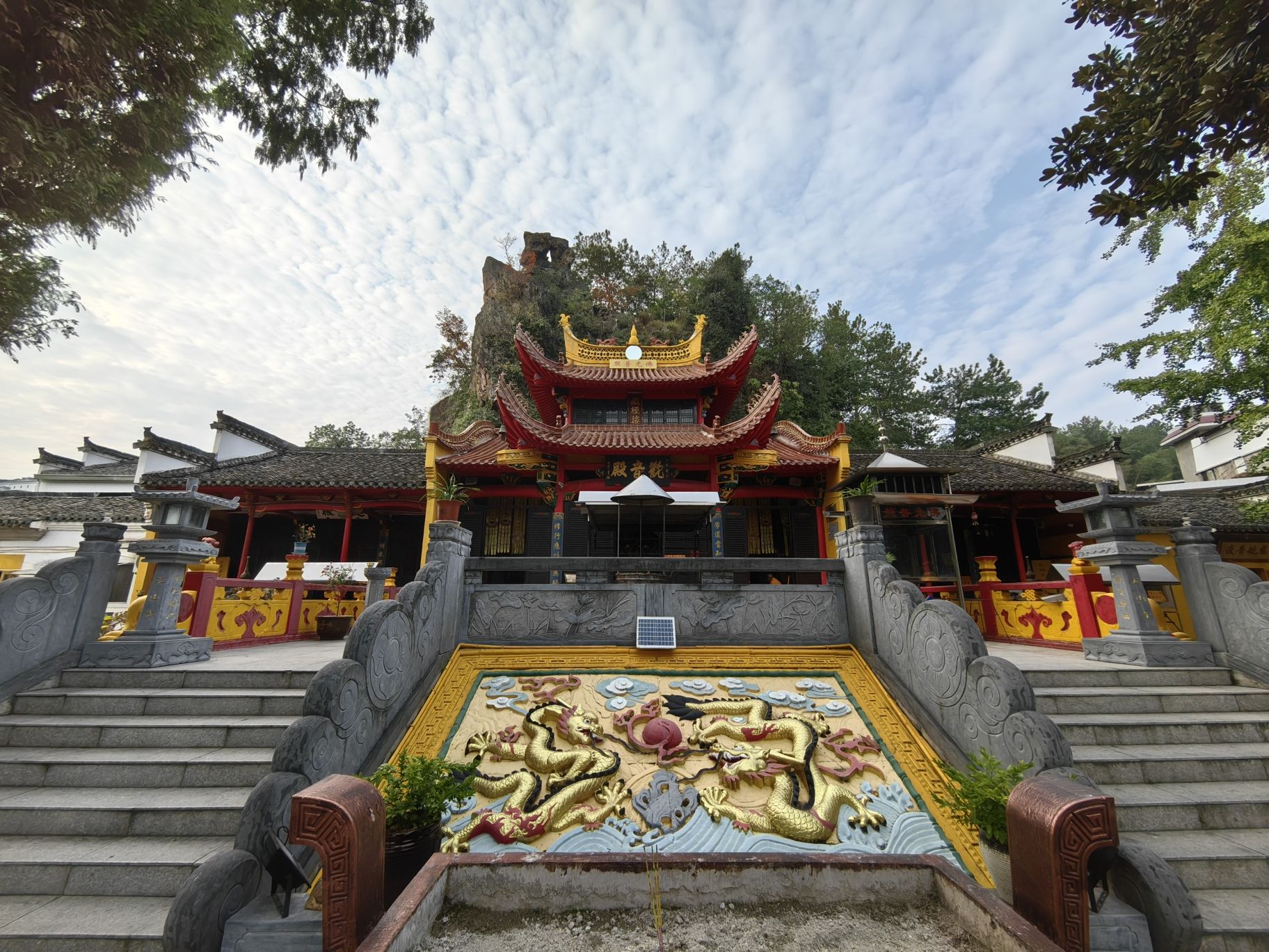 龙山寺实景照片