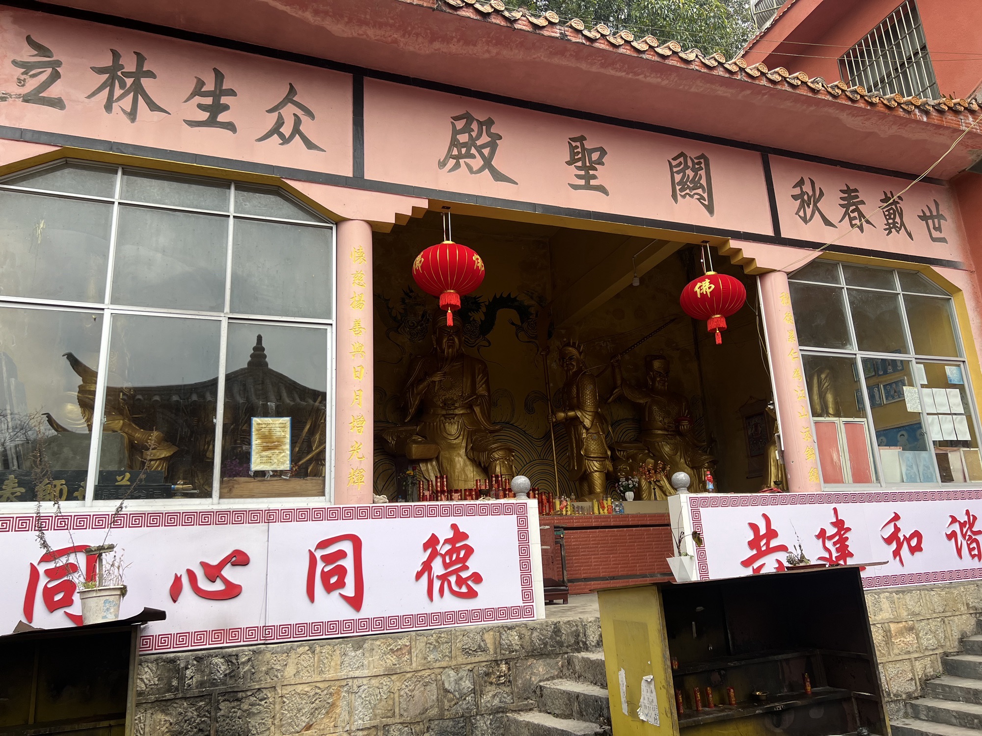 西畴县城郊观音寺实景照片