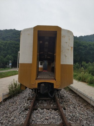 湖山小火车漫步公园旅行图片 3