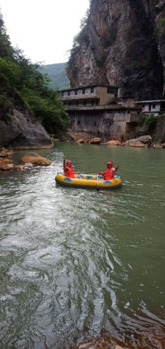 溶洞谷漂流景区(暂停开放)旅行图片 1