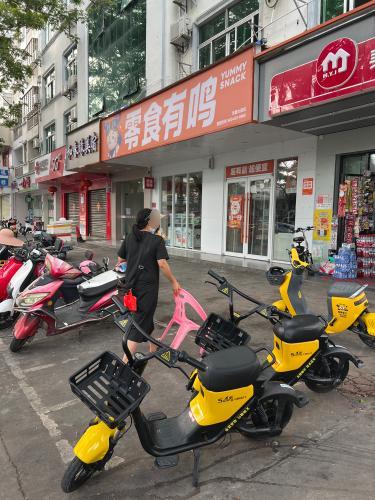 零食有鸣(凤凰大道店)