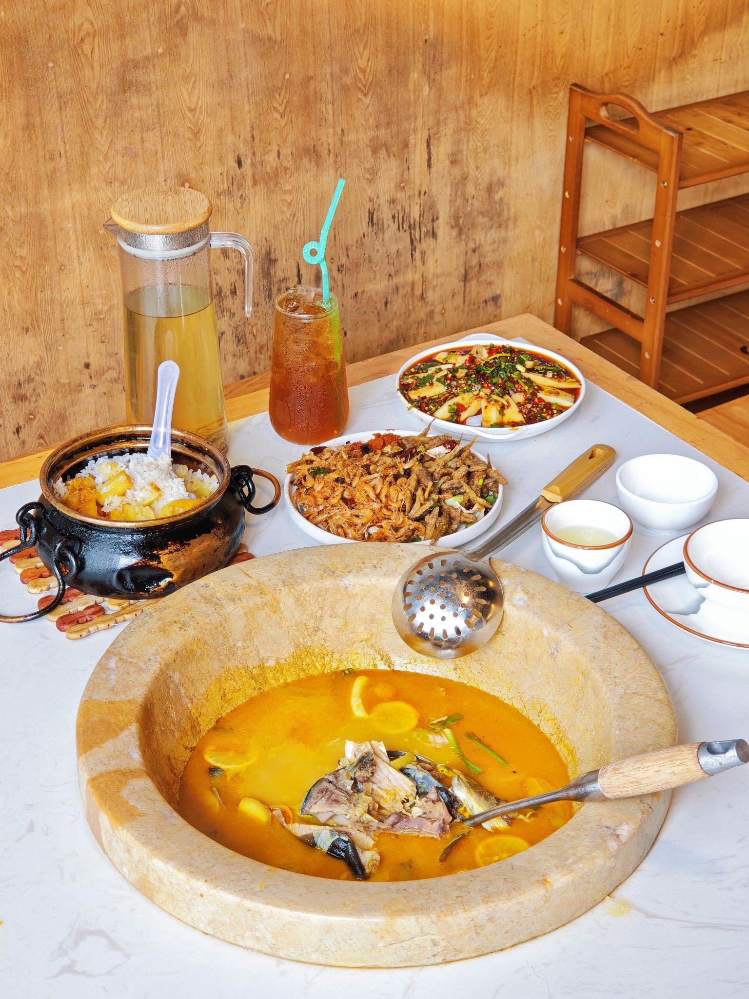 渔味·石锅鱼·野生菌(六分店)