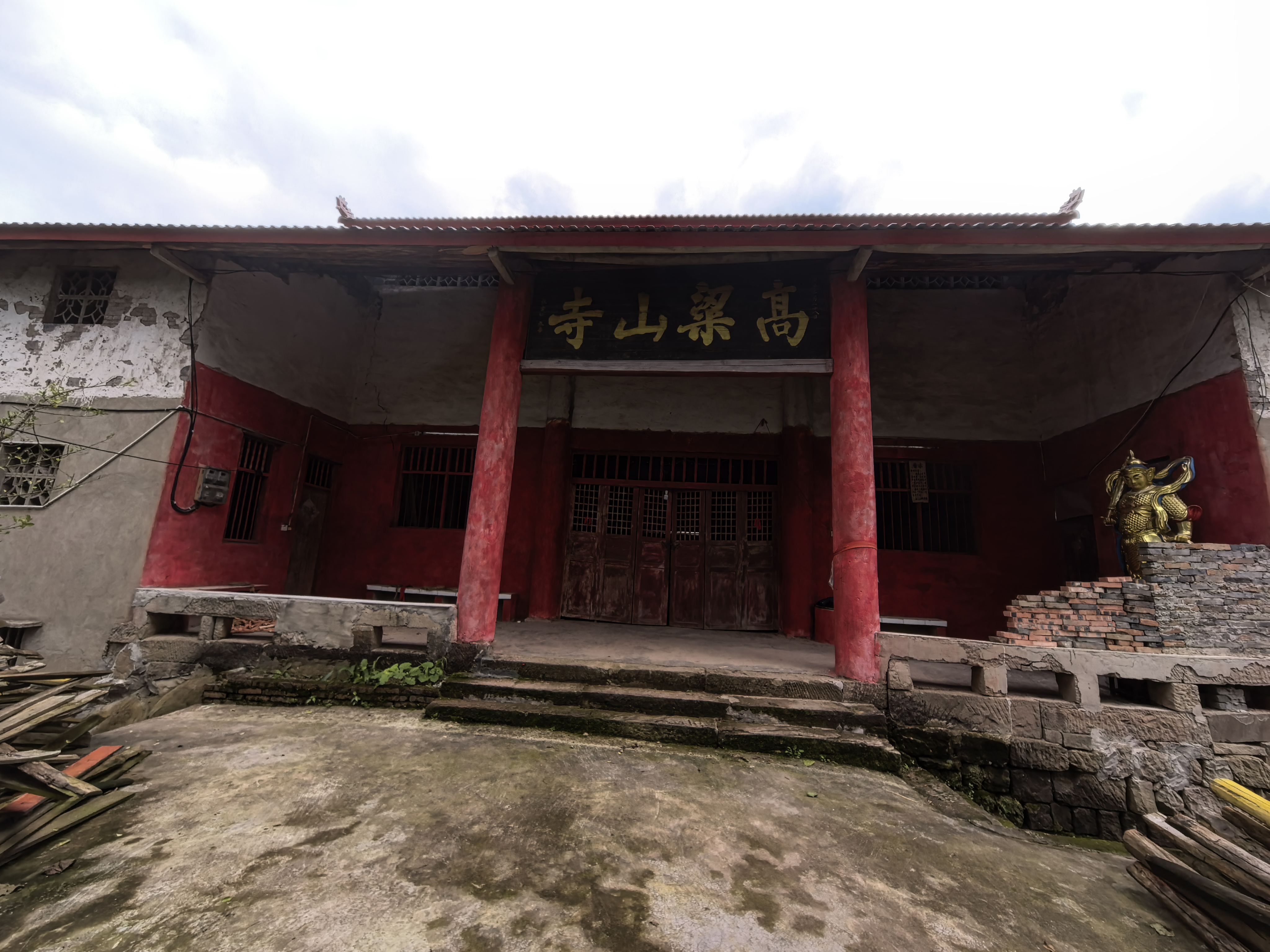 高梁山寺实景照片
