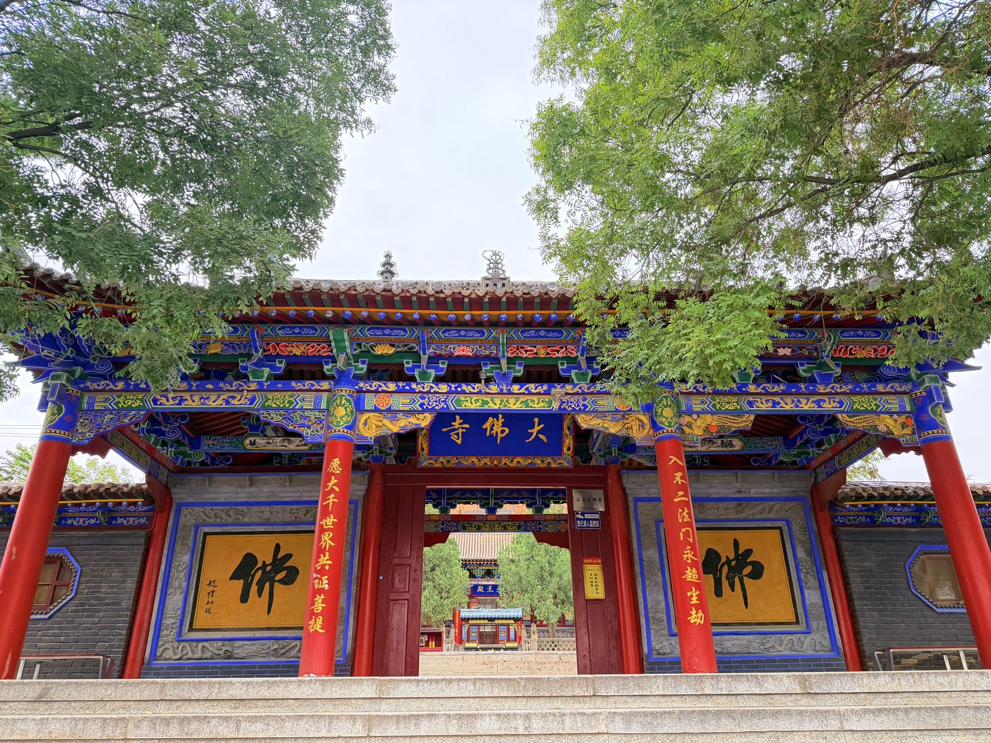 双龙石窟石空大佛寺实景照片