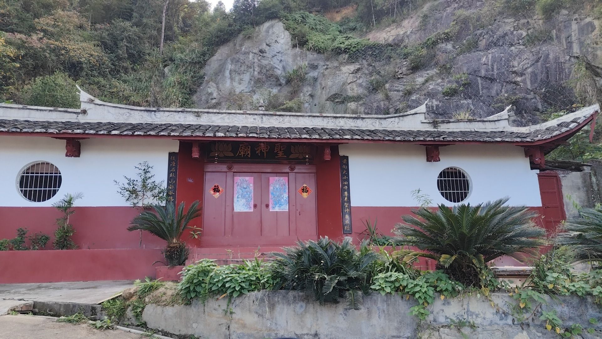 圣神庙实景照片
