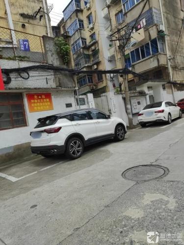 忠烈庙前实景照片