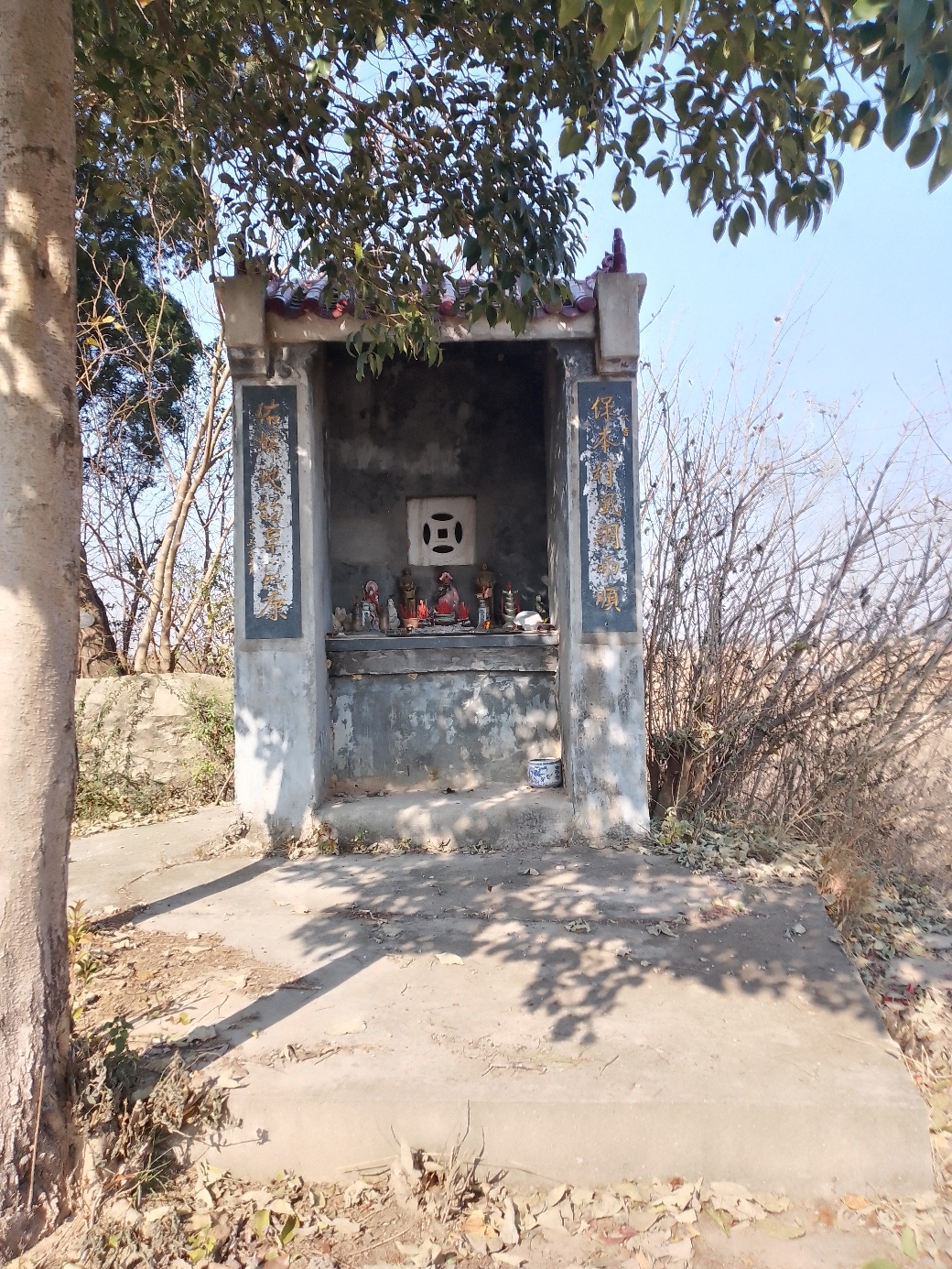 四詹里村王家田土地庙实景照片