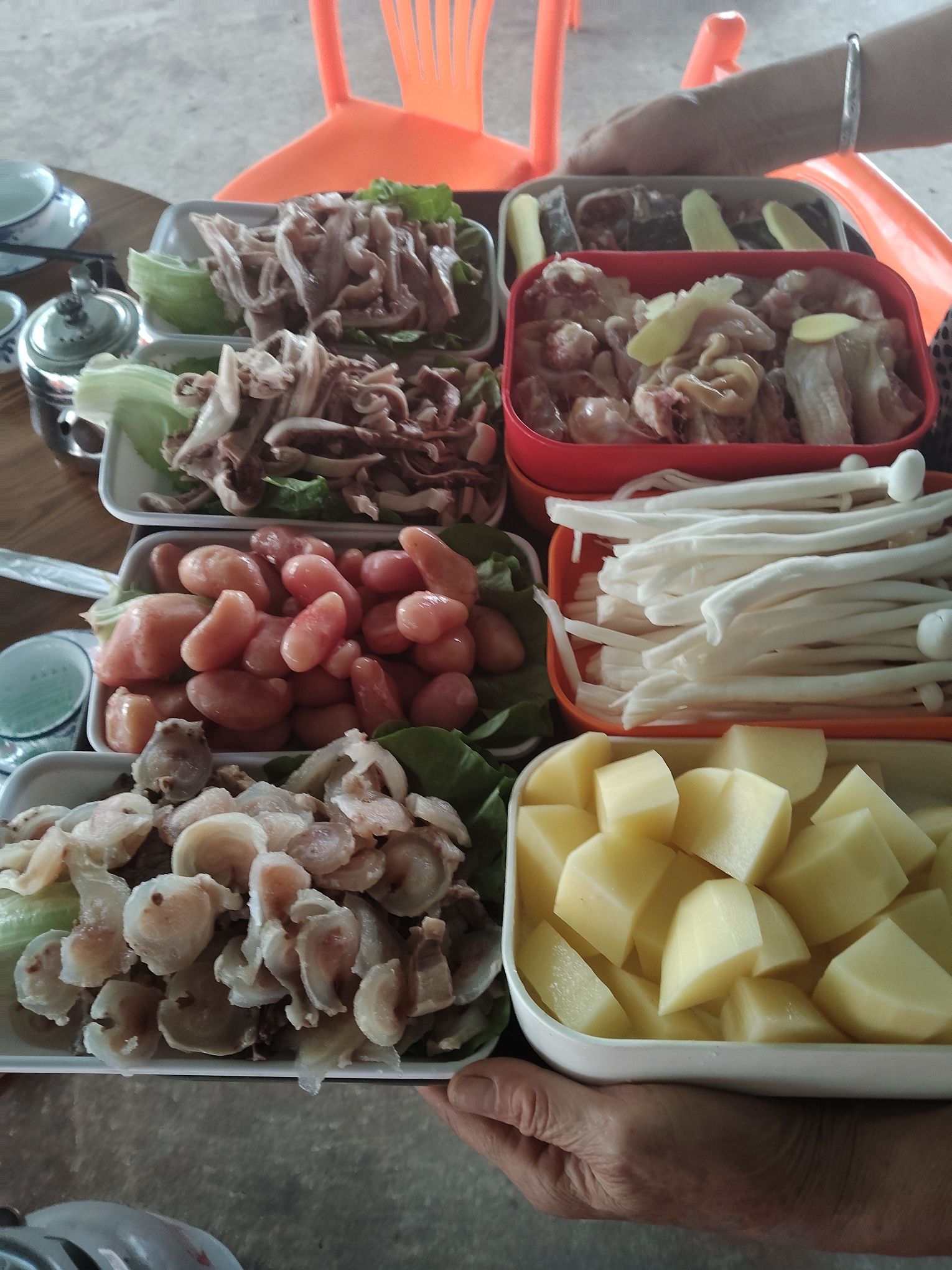 椰美味·甲鱼鸡子牛鞭煲柴火鸡