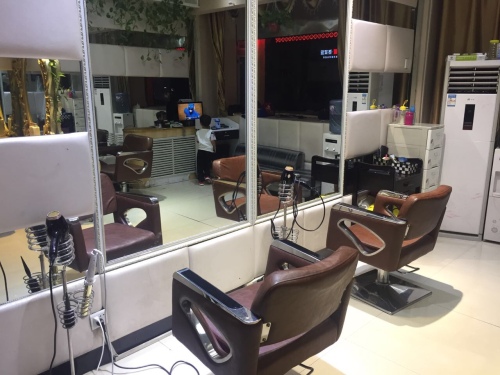 王斌美发工作室(高架桥店)内部环境
