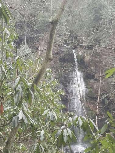 卧龙谷瀑布旅行图片 3