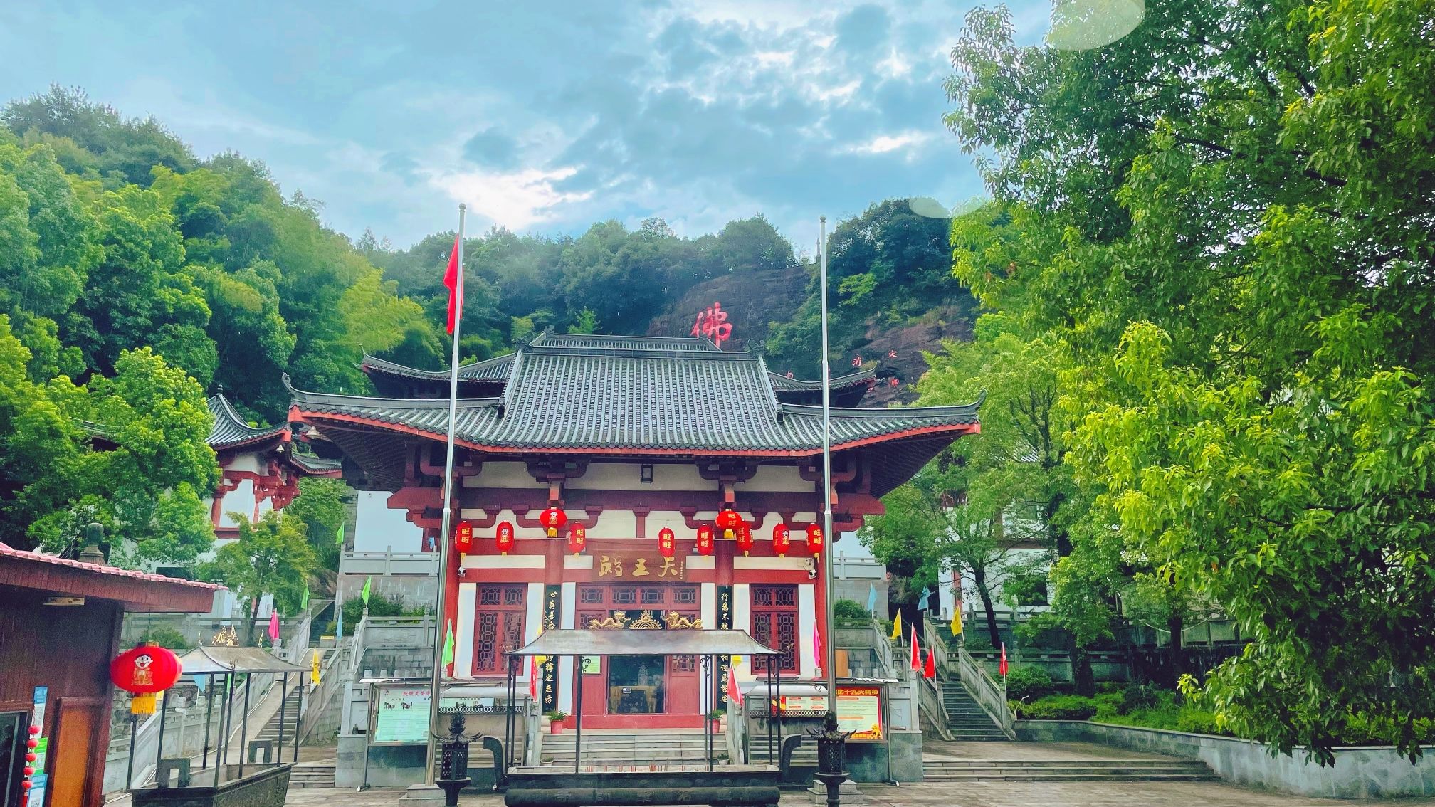 灵圣寺实景照片