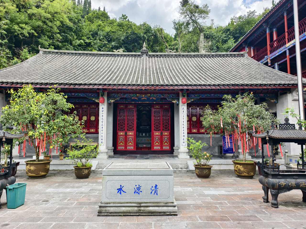 华严洞实景照片